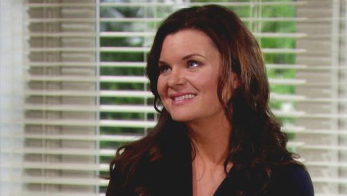 Katie regala ciondolo a Bill - Beautiful