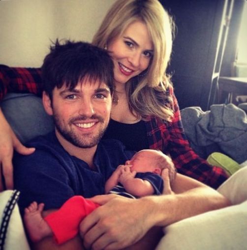 Linsey Godfrey con il marito e la figlia