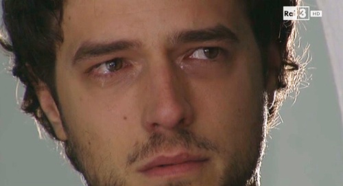 Tommaso guarda Filippo e Serena che si sposano | Un posto al sole